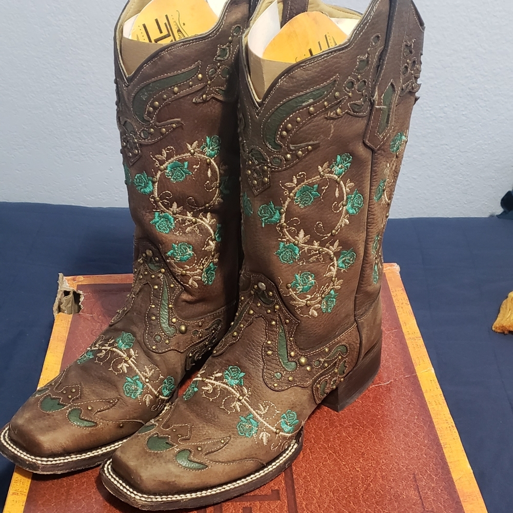 Corral women's embroidery boots